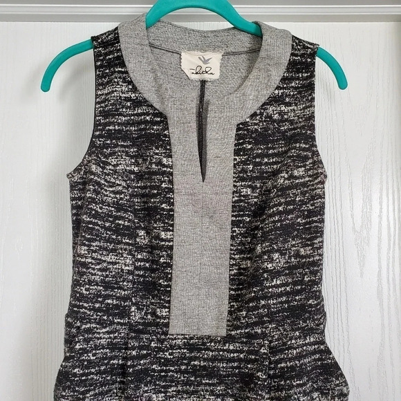 TABITHA FITTED SLEEVLESS DRESS - Picture 3 of 9